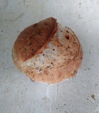 broodhuiststolletje-quinoa-pecan-rozijnen-vloerbrood-01