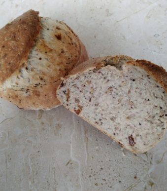 broodhuiststolletje-quinoa-pecan-rozijnen-vloerbrood-02