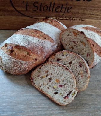 broodhuiststolletje-rustiek-noten-vruchten-vloerbrood-02