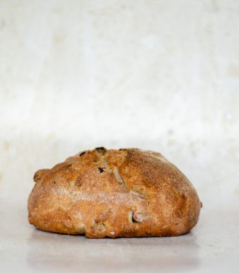 broodhuiststolletje-walnoot-rozijnen-vloerbrood-01